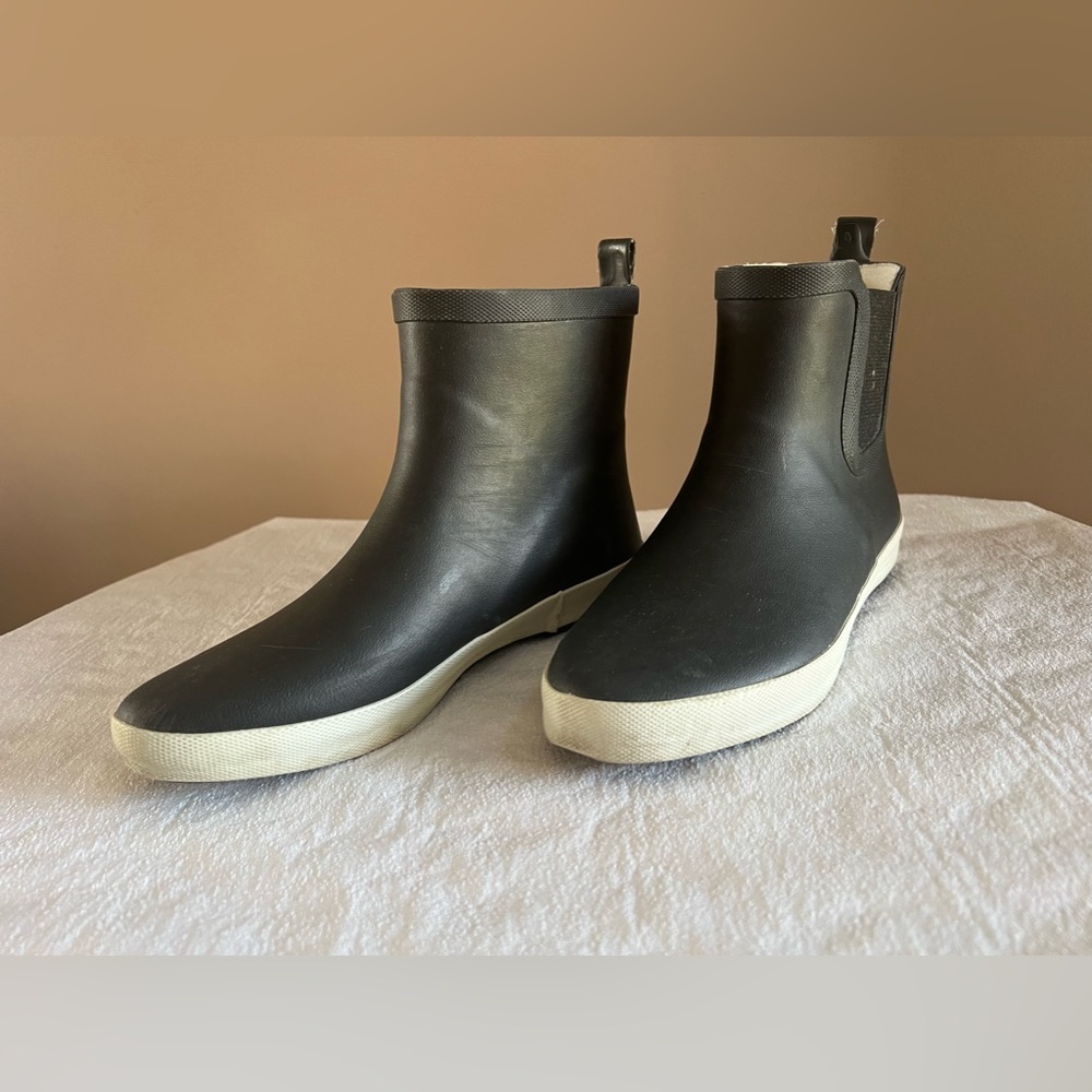 Rain boots - Size 7 -  Used good condition - Picture 6 of 7